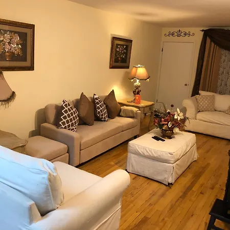 Apartamento Chekell'S Cozy Split Level